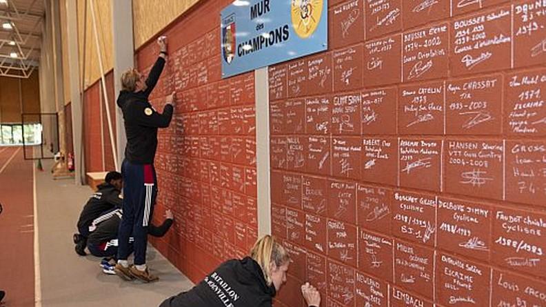 High-level defence athletes signing the Wall of Champions at the National Defence Sports Centre. 