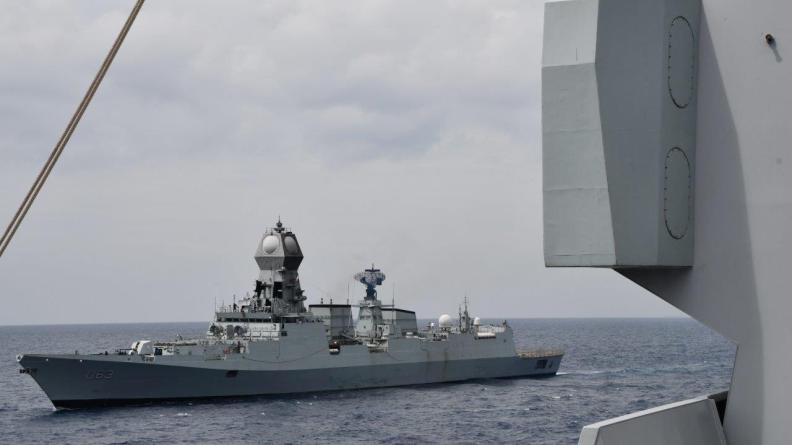 FFEAU –  Exercice de défense aérienne et de lutte sous la mer avec la marine indienne 