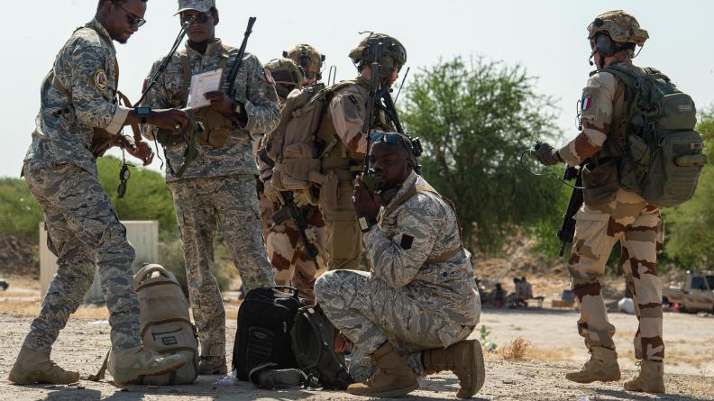 TCHAD – Exercice de conduite d’opérations aériennes entre les forces françaises et les forces tchadi