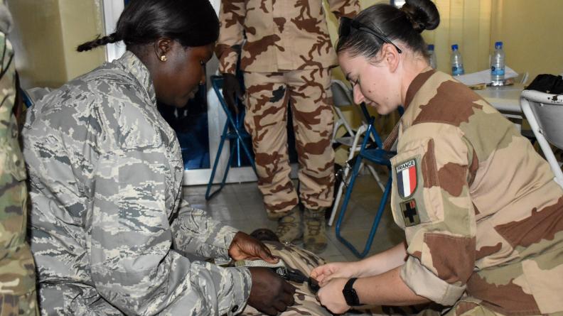 FFS – Les forces françaises au Sahel forment les infirmiers de l’hôpital militaire de N’Djamena au T