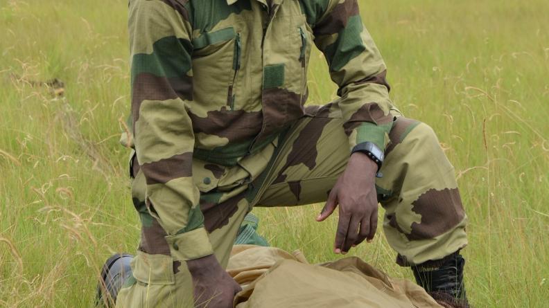 Entrainement conjoint au saut parachutiste avec les militaires gabonais 