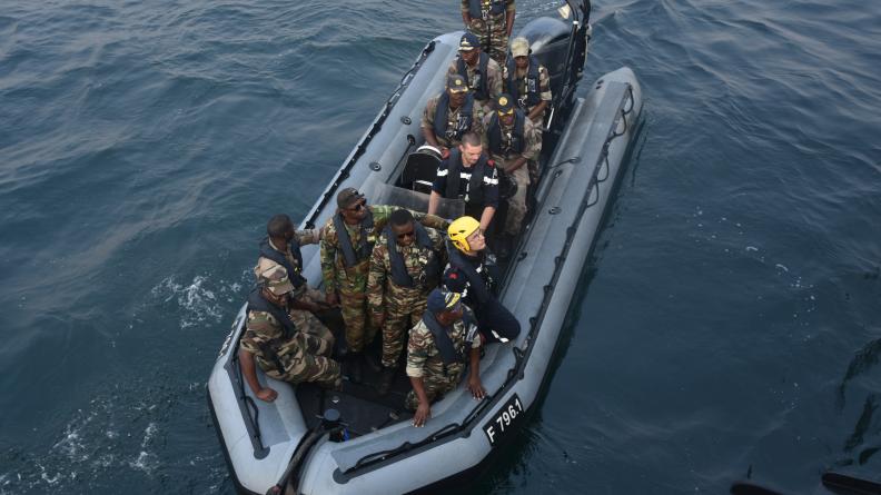 CORYMBE – Embarquement de marins gabonais à bord du PHM Commandant Birot