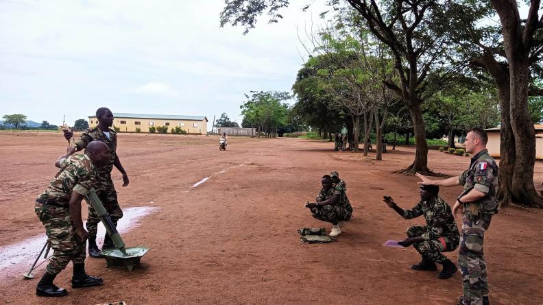 Exercice conjoint de perfectionnement au maniement de mortiers avec les forces armées camerounaises