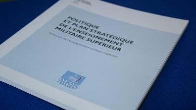Brochure intitulée "Politique et plan stratégique de l'enseignement militaire supérieur"