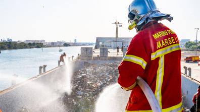  Les marins du BMPM interviennent sur un feu sur un vraquier dans le Grand port maritime de Marseill