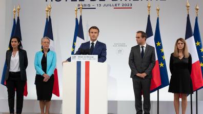 Emmanuel Macron lors de son discours à l’Hôtel de Brienne, le 13/7/2023.