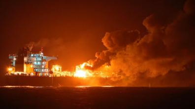 L’Alsace vient en aide au pétrolier Marlin Luanda, touché par un missile dans le golfe d’Aden.  