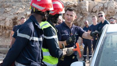 Entraînements conjoints aux techniques de désincarcération entre pompiers djiboutiens et français